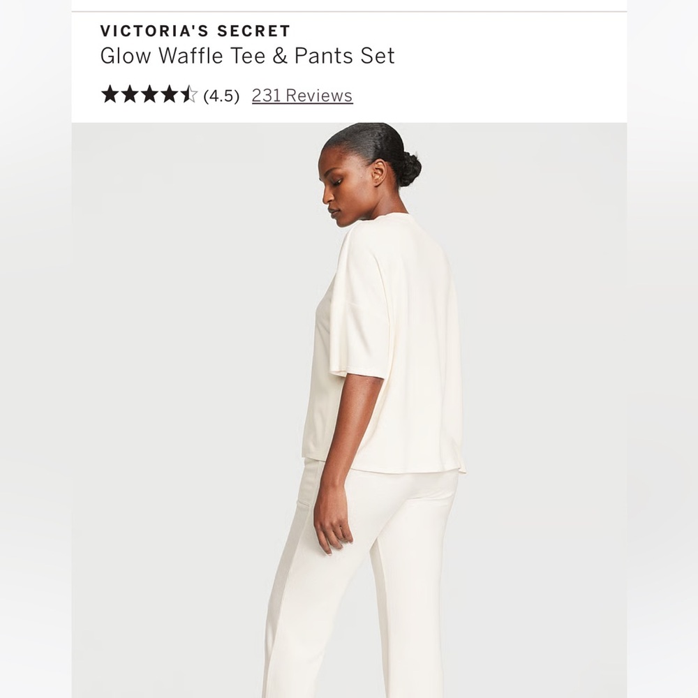 New sleepwear
VICTORIA'S SECRET
Glow Waffle Tee & Pants Set
